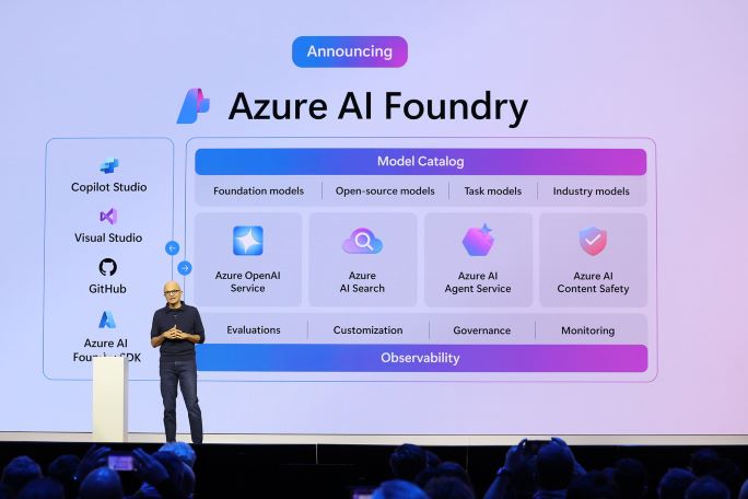 微軟宣布將開發生成式 AI 應用的 Azure AI Studio 產品線擴大，納入 Azure AI Search 以及新的 Azure AI Agent 服務，調整產品線名稱為 Azure AI Foundry，將提供單一 SDK 與一站式服務，讓開發人員有更好的體驗。